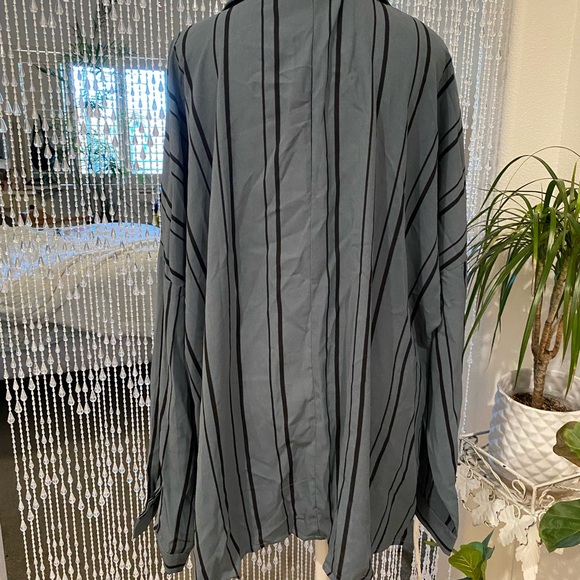 ASTYLIH WOMENS HENLEY NWOT - Picture 3 of 5